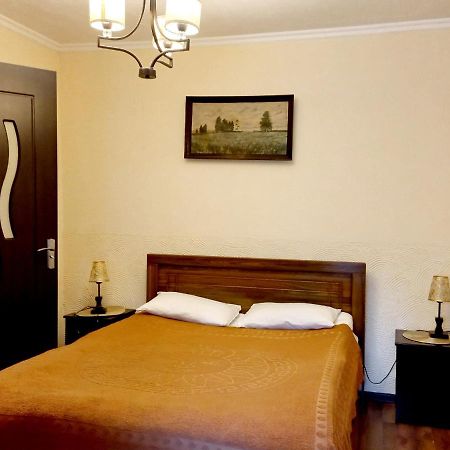 Уютный Домик В Маленьком Дворике Appartement Tbilisi Buitenkant foto