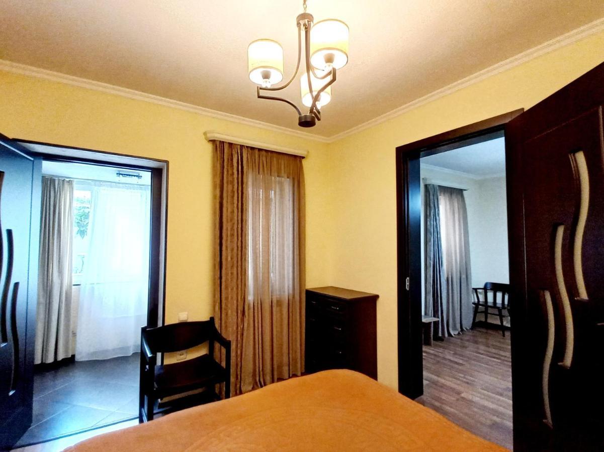 Уютный Домик В Маленьком Дворике Appartement Tbilisi Buitenkant foto