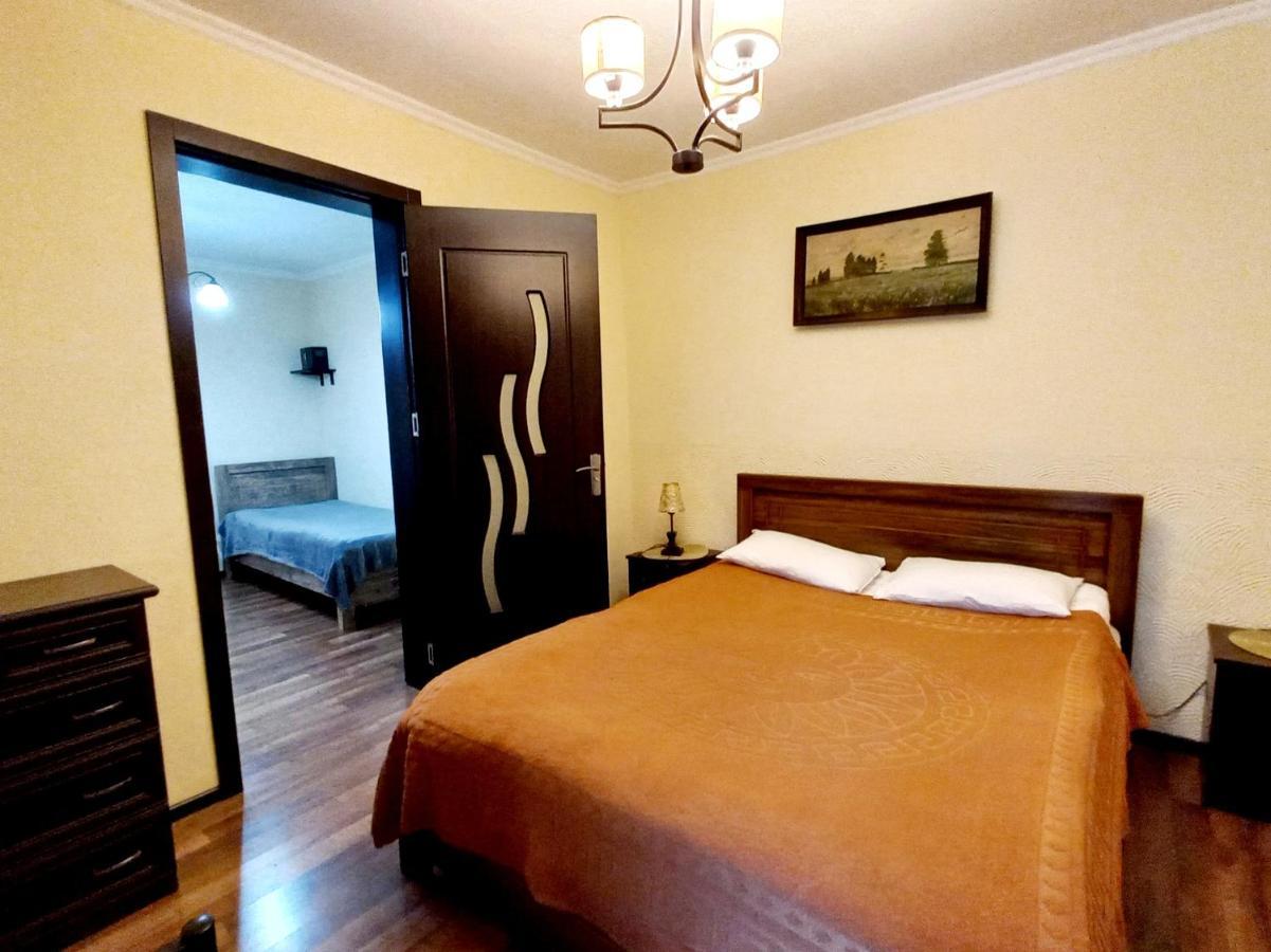 Уютный Домик В Маленьком Дворике Appartement Tbilisi Buitenkant foto