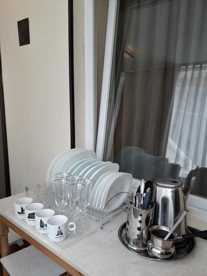 Уютный Домик В Маленьком Дворике Appartement Tbilisi Buitenkant foto